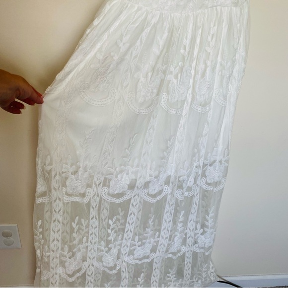White Lace Off the Shoulder Boho Style Maxi Dress - Picture 12 of 15